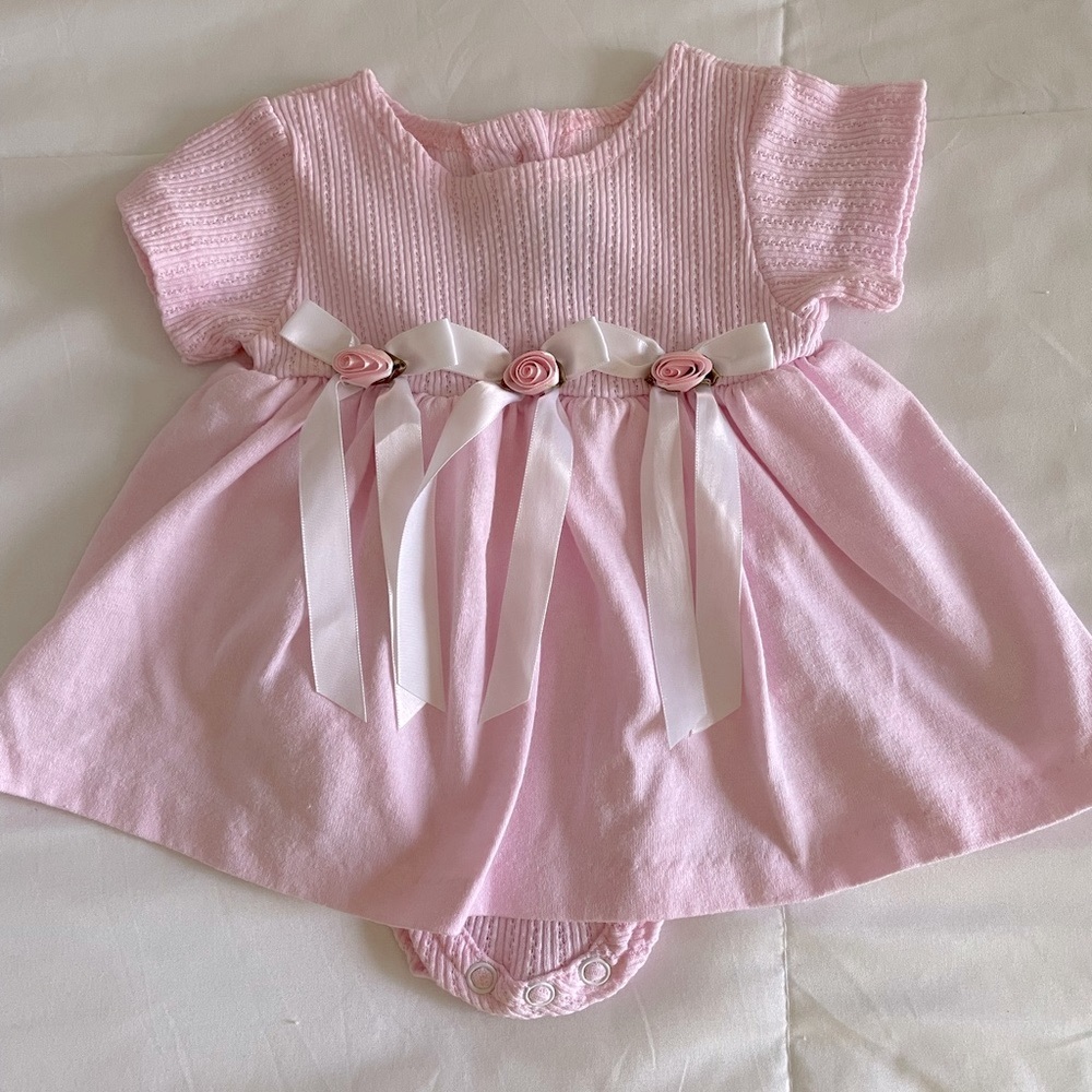 Girls’ 0-6 mos Brooke Lindsay one-piece pink outfit 🌻